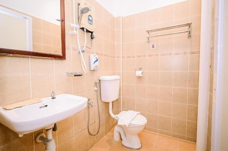 Deluxe Twin Room | Bathroom | Bidet