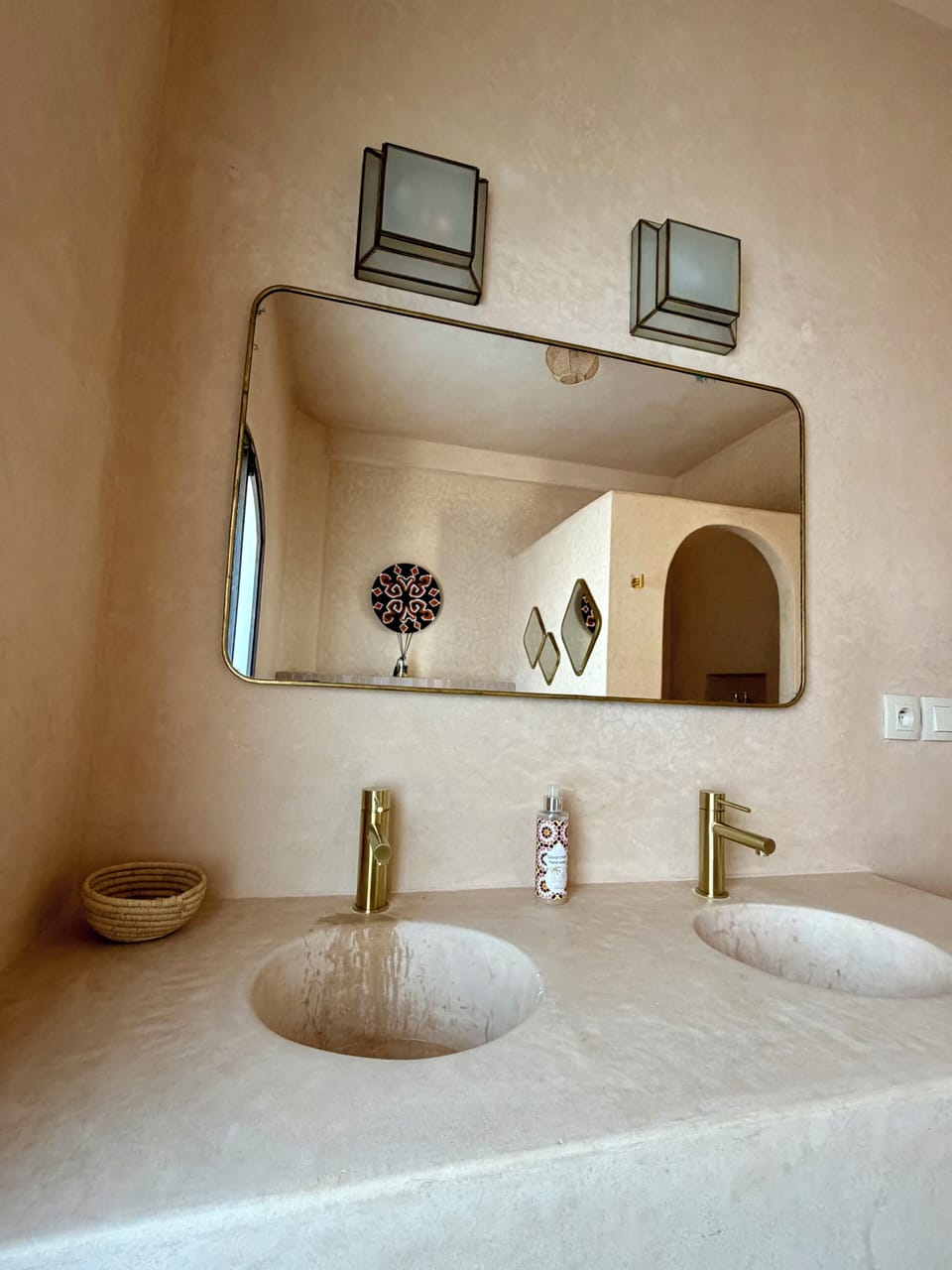 Superior Triple Room, Multiple Beds | Bathroom | Shower, free toiletries, hair dryer, towels