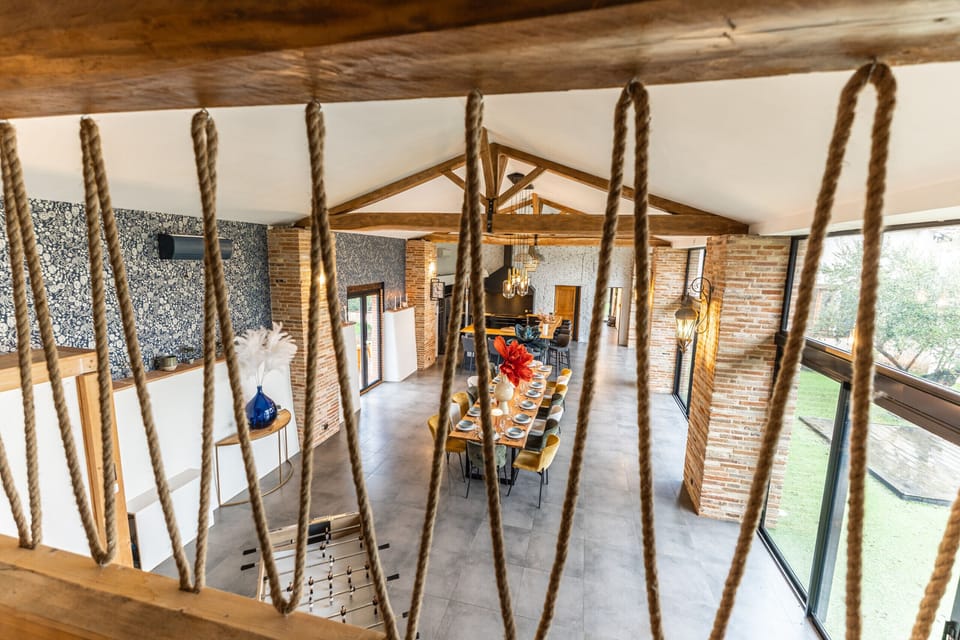 Central wing - View of the dining room from the mezzanine