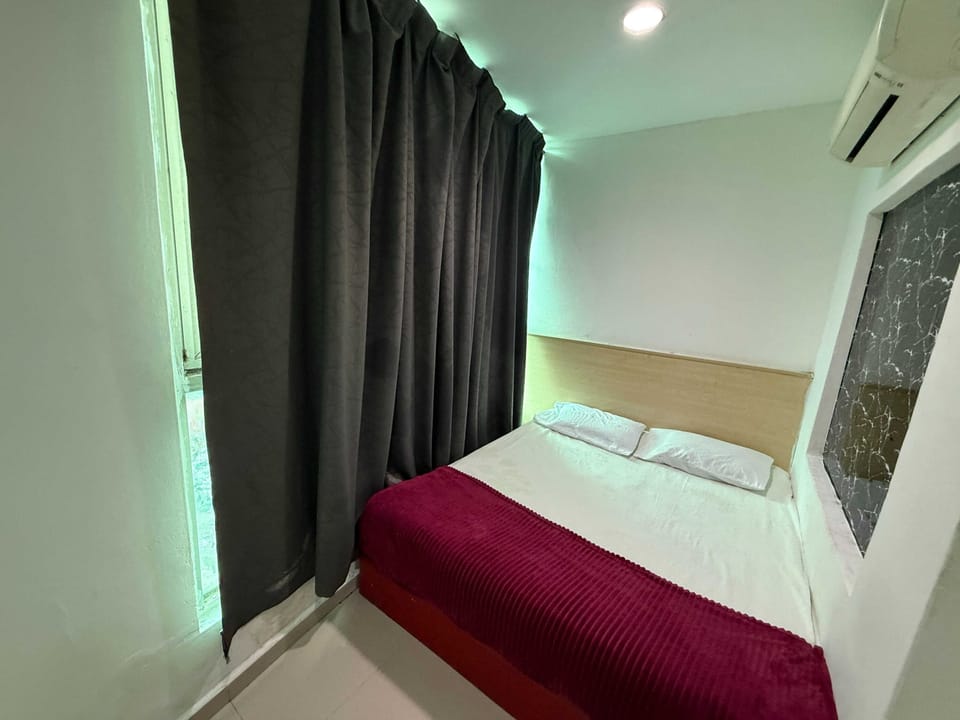 WiFi (free), bed sheets