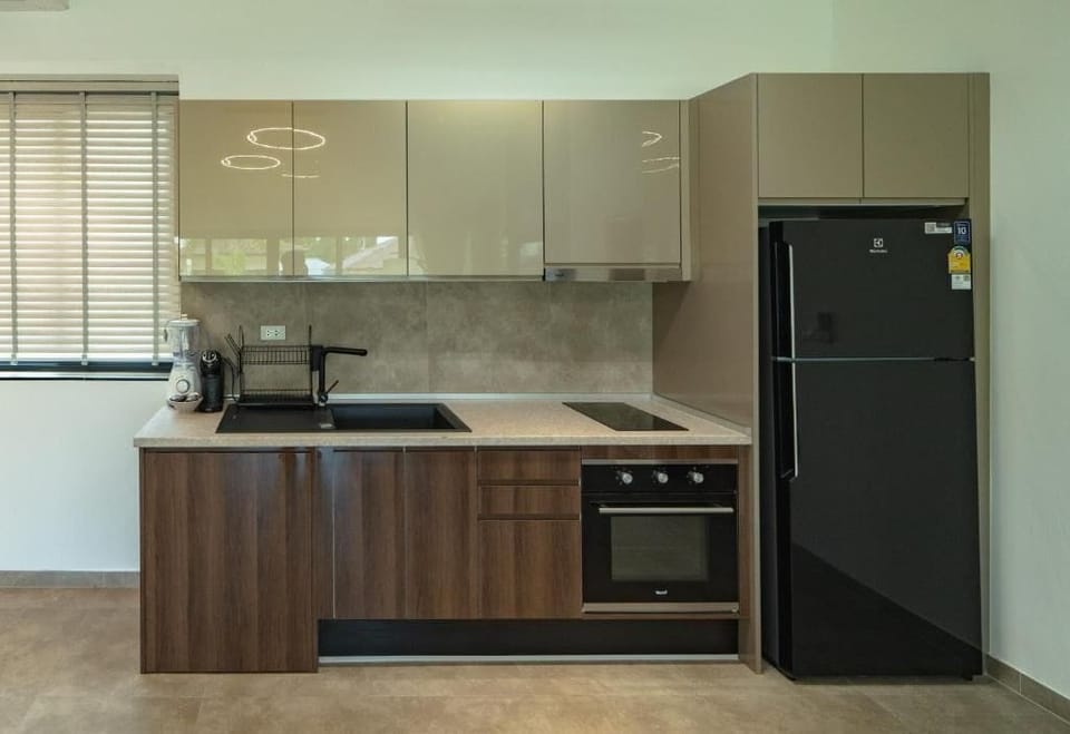 Fridge, stovetop, cookware/dishes/utensils