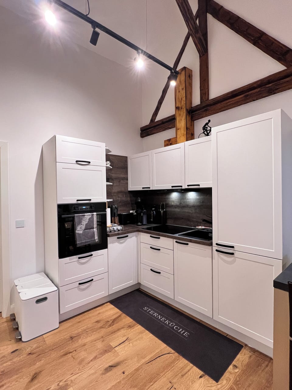Comfort Condo | Private kitchen | Fridge, microwave, oven, stovetop