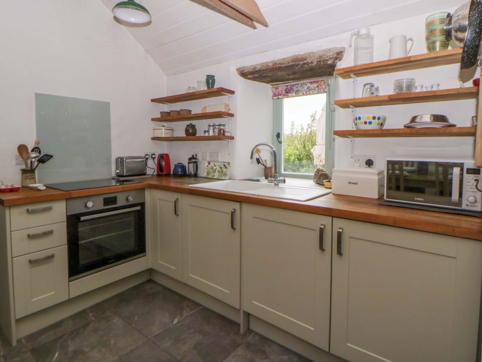 Cottage | Private kitchen | Cookware/dishes/utensils