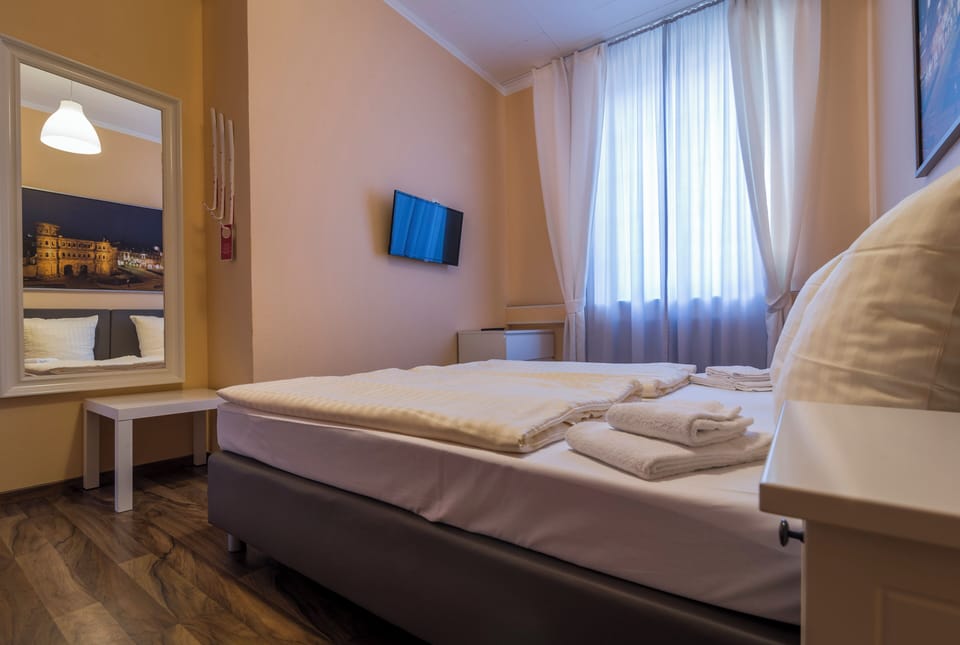 Superior Double Room | Laptop workspace, free WiFi