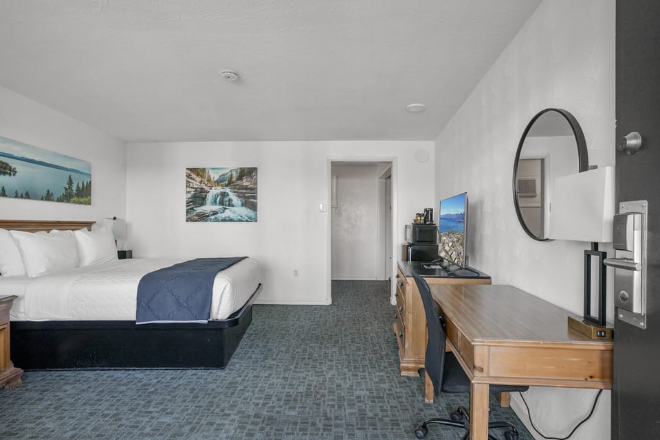 Premium Room, 1 Queen Bed, Lake View image 4