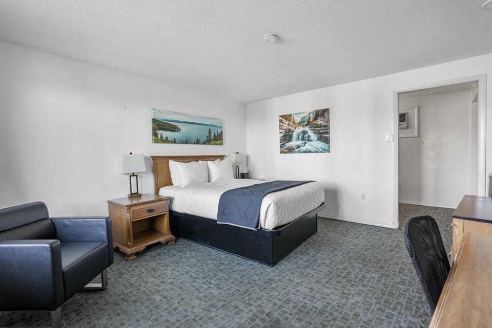 Premium Room, 1 Queen Bed, Lake View image 5