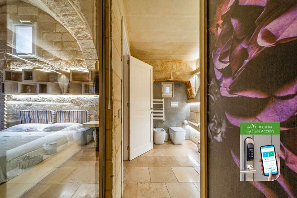 Romantic Double Room | Bathroom | Slippers, bidet