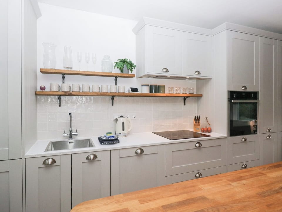 Dishwasher, cookware/dishes/utensils