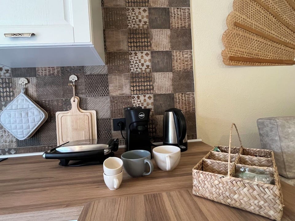 Kitchen, Serveware, Countertop, Natural Material, Linens, Wood Stain, Cup, Tile, Food