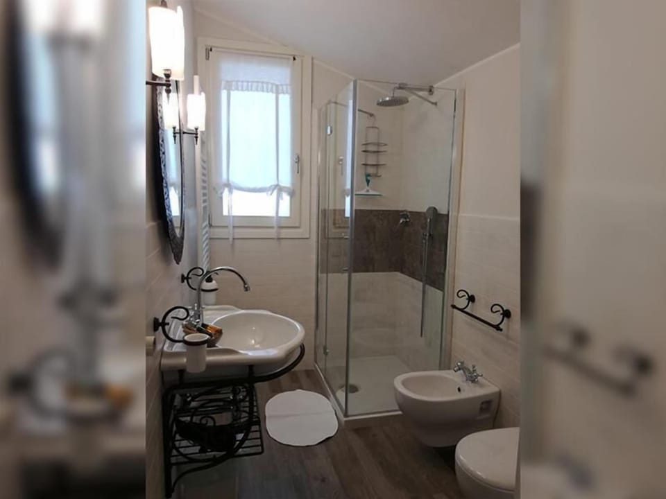 Deluxe Triple Room, Patio | Bathroom