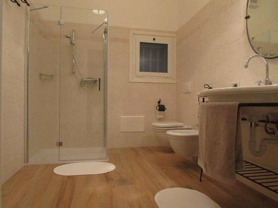 Comfort Double or Twin Room, Patio, Garden View | Bathroom