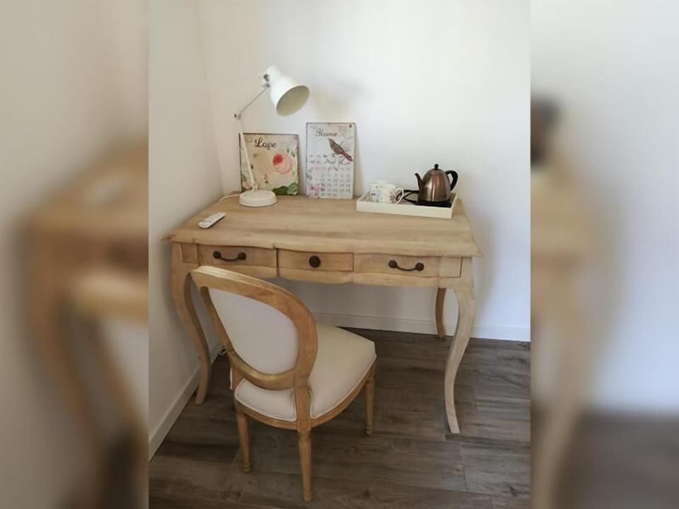 Deluxe Double Room, Patio, Garden View | Interior