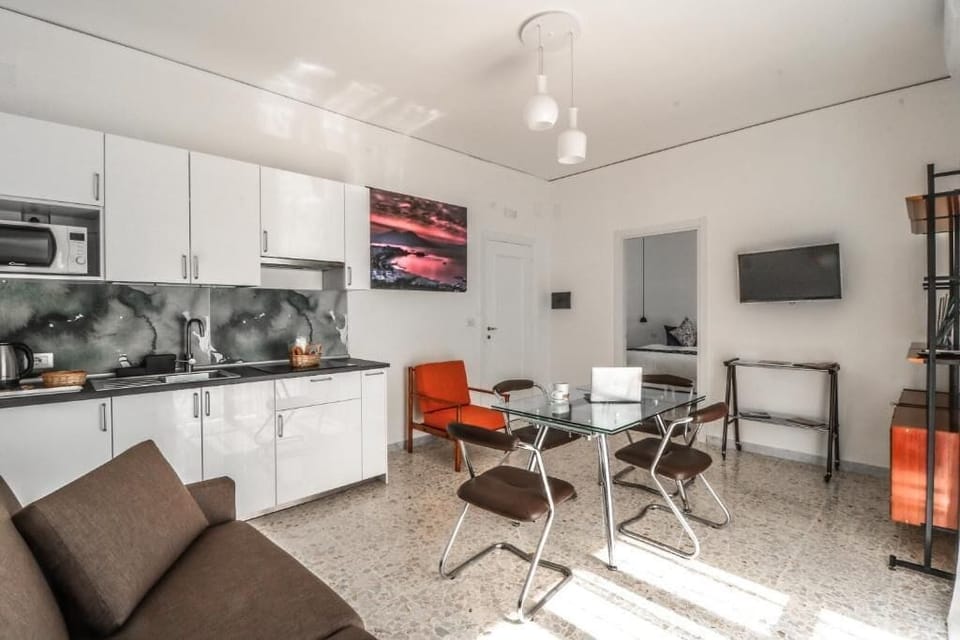 Deluxe Apartment, Balcony, Garden View | Interior