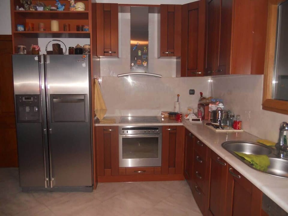 Modern Kitchen with Full Appliances and Ample Storage