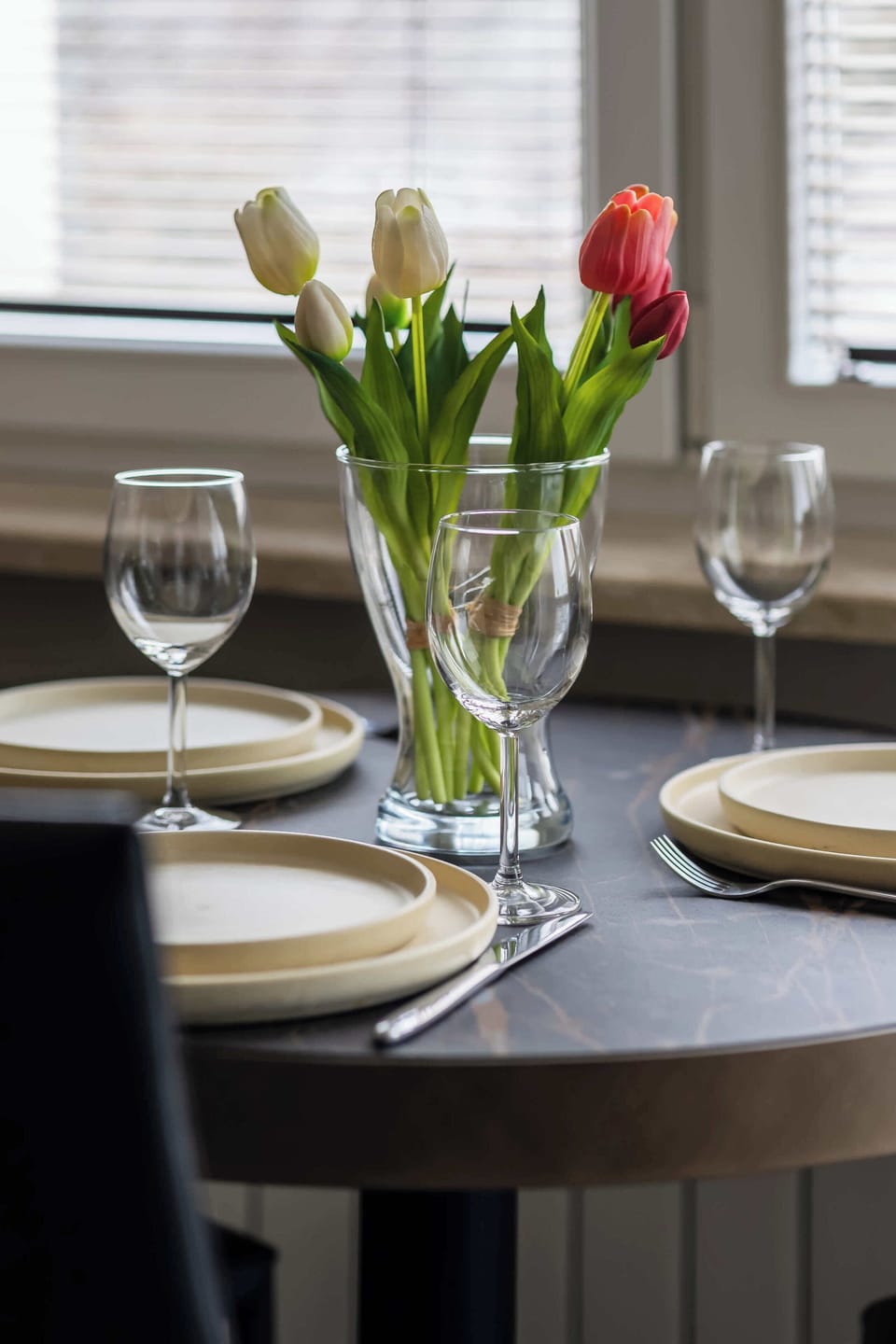 Table setting with fresh flowers creating a welcoming atmosphere.