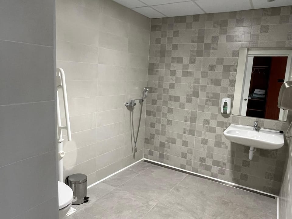 Deluxe Triple Room, Hill View | Bathroom | Free toiletries, towels, soap, shampoo