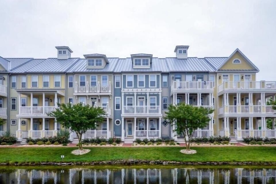 5 Canal Side Mews East Townhome