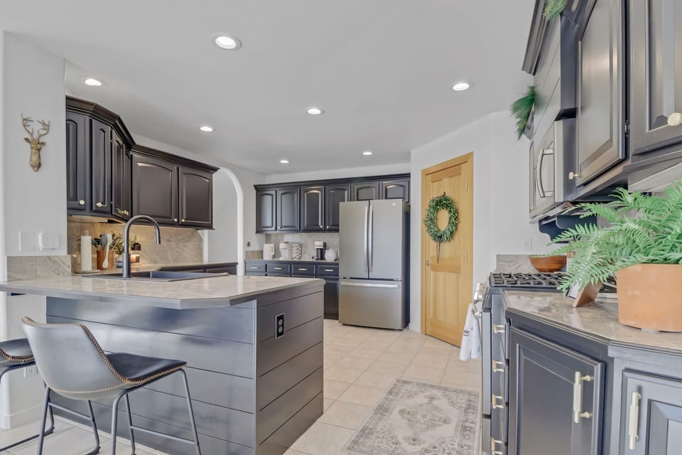 Townhome, 3 Bedrooms | Private kitchen | Fridge, oven, coffee/tea maker, toaster