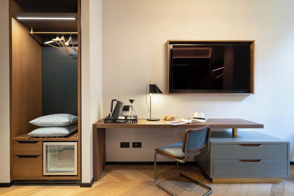 Executive Double Room, Courtyard View | Pillowtop beds, WiFi (free), individually decorated