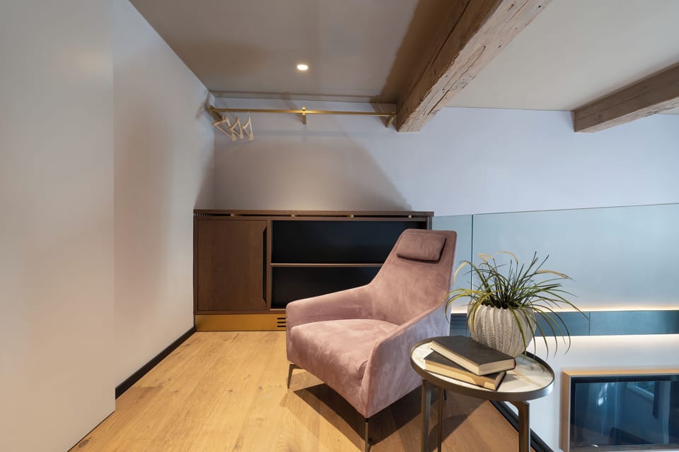Suite with Private SPA | Pillowtop beds, individually decorated, individually furnished
