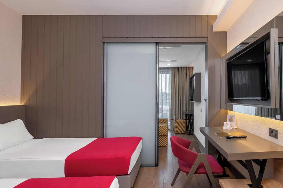 Family Room | Free minibar, in-room safe, soundproofing, free WiFi