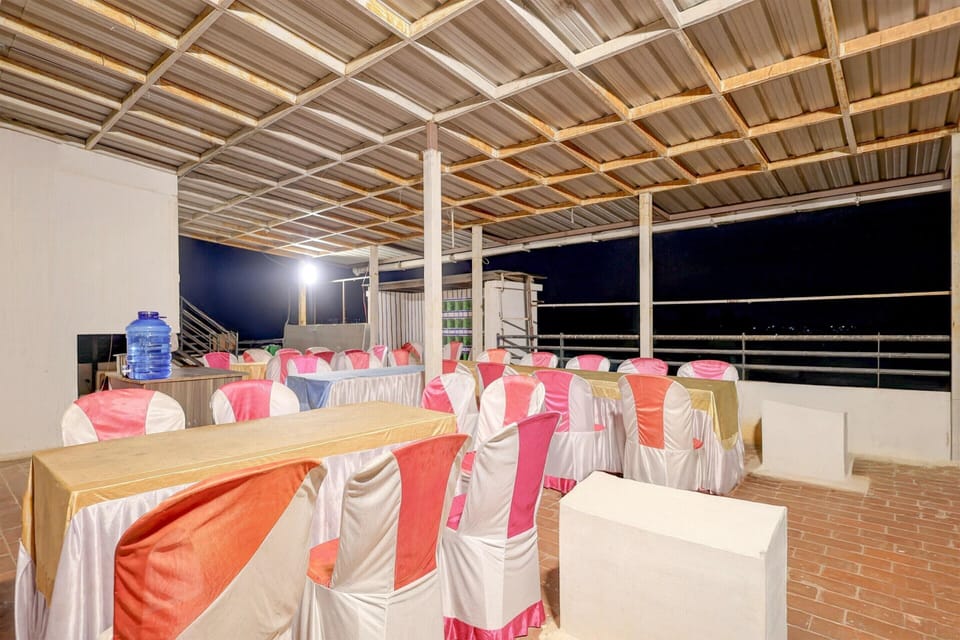 House | Outdoor banquet area