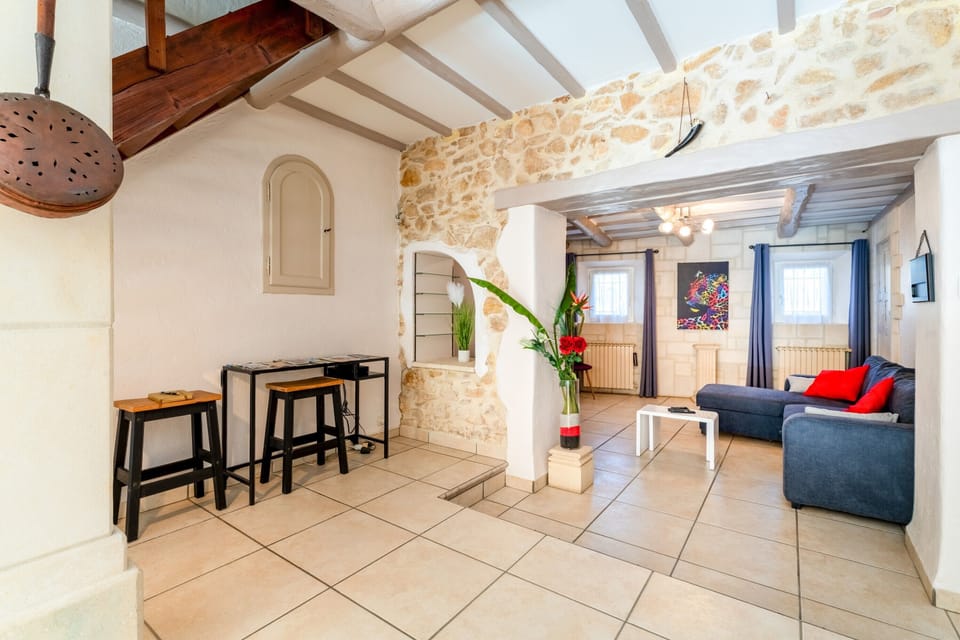 Lucciano Village House, 6 Guests – Private Pool, Wi-Fi & Air Conditioning House in Provence-Alpes-Côte d'Azur