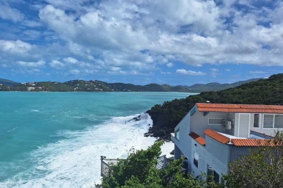 Sip morning coffee or evening cocktails as the sun dips below the horizon. 