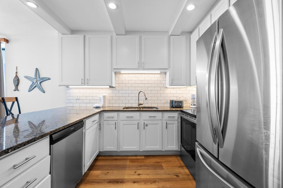 Condo, Multiple Beds (Romar Place 506) | Private kitchen | Oven, toaster