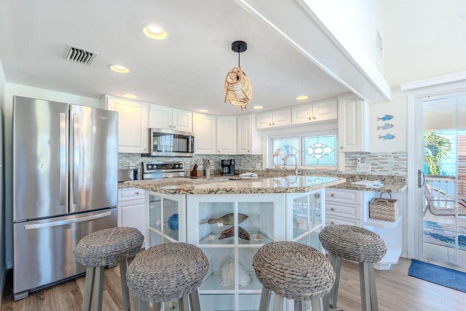 House, Multiple Beds (Into The Mystic) | Private kitchen | Oven, toaster