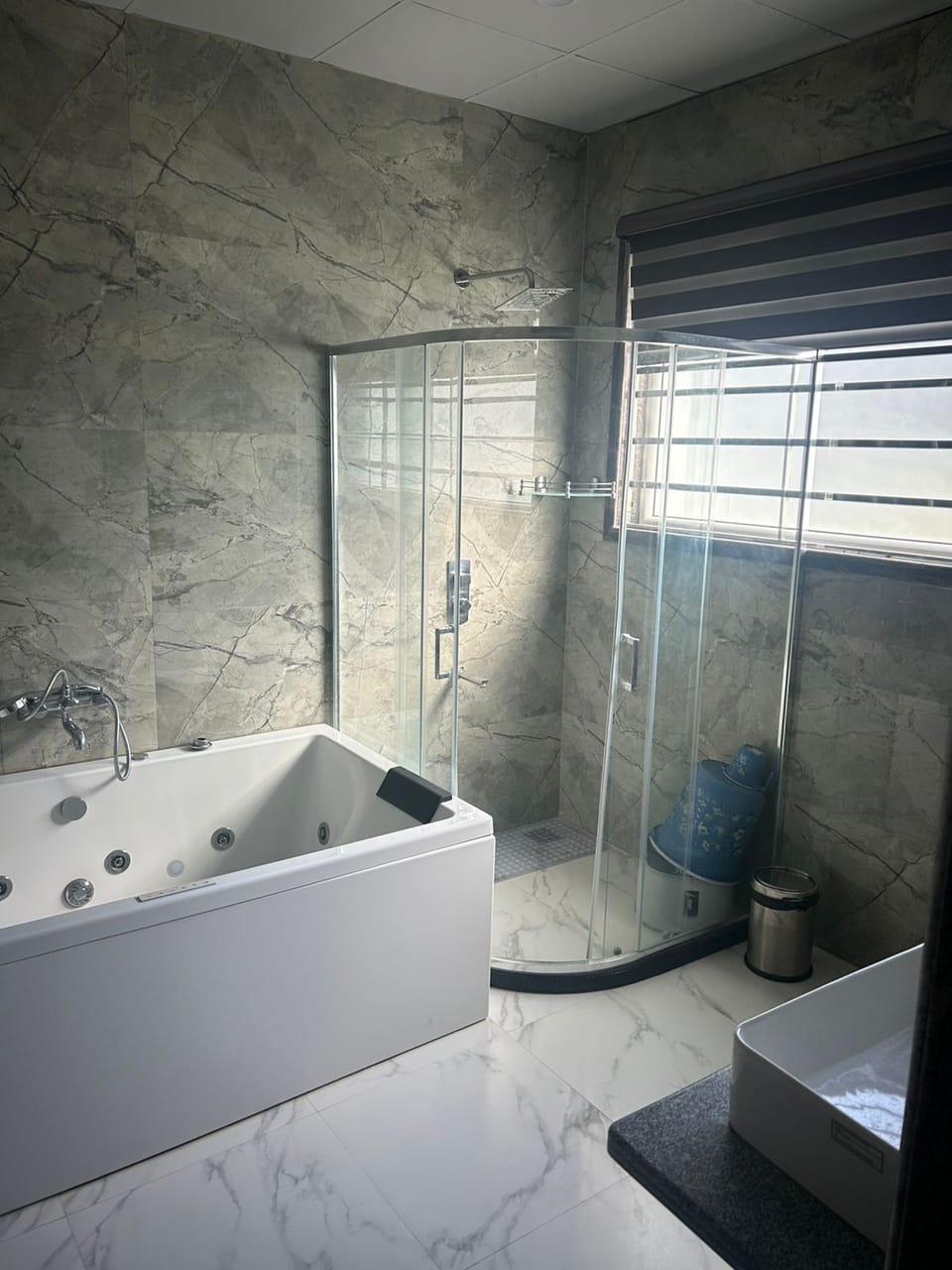 Exclusive Double Room, Bathtub, Pool View | Bathroom | Towels, soap, shampoo, toilet paper