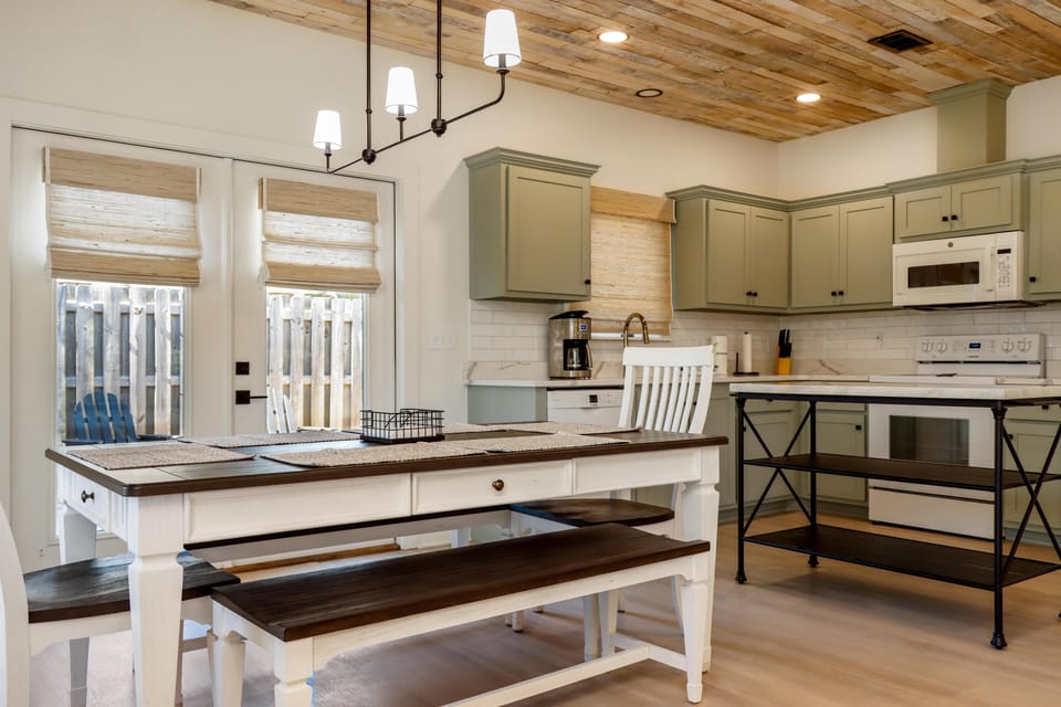 House, Multiple Beds (My Time) | Private kitchen