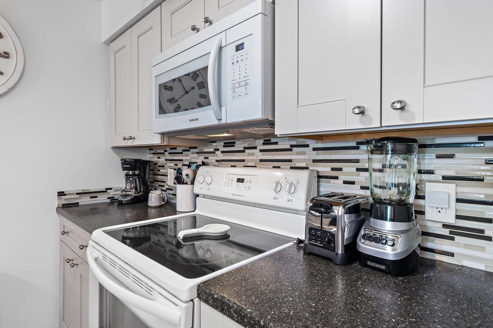 Condo, 1 Queen Bed with Sofa bed (Tradewinds Condominium #28- At the Be) | Private kitchen