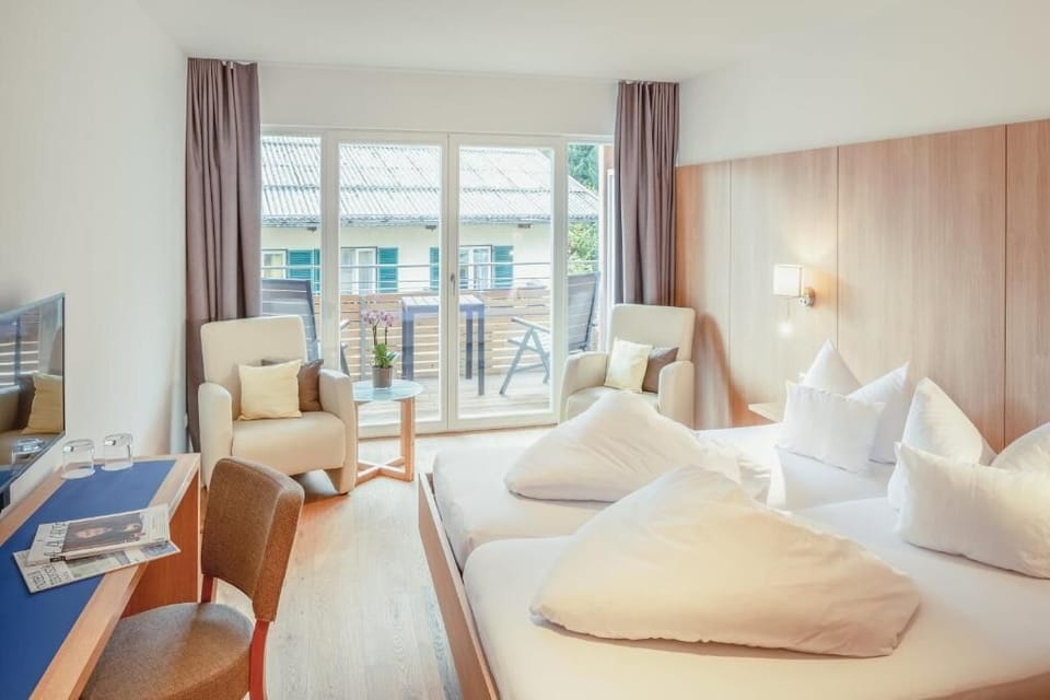 Double Room, Balcony | In-room safe, desk, blackout drapes, iron/ironing board