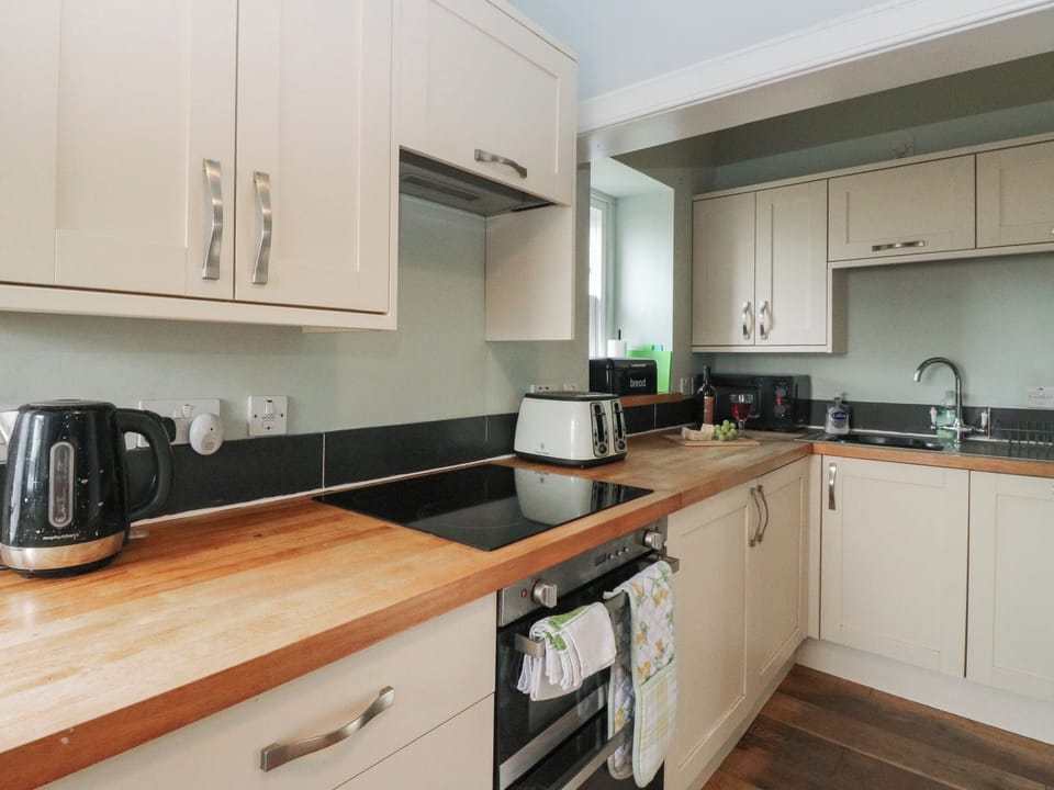 Dishwasher, cookware/dishes/utensils
