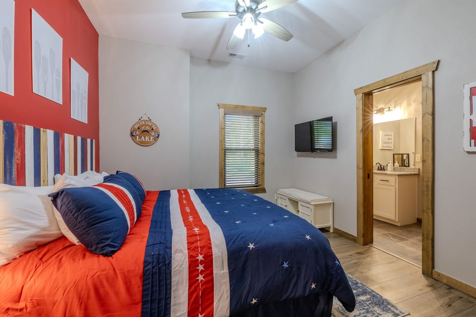 Cozy king bedroom
