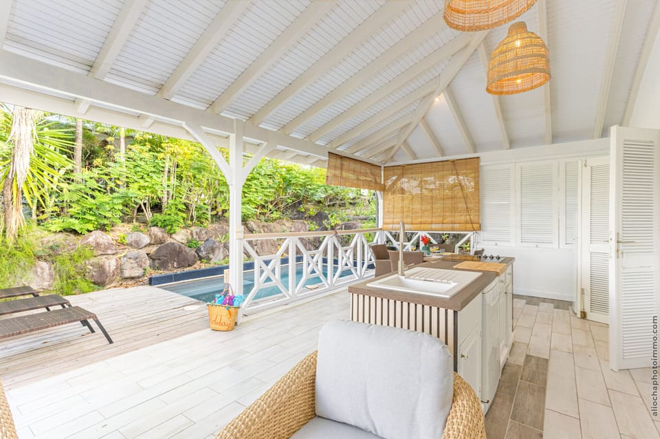 Experience indoor-outdoor living at Villa Grenadille: sheltered terrace, open kitchen and private pool in Le Diamant.