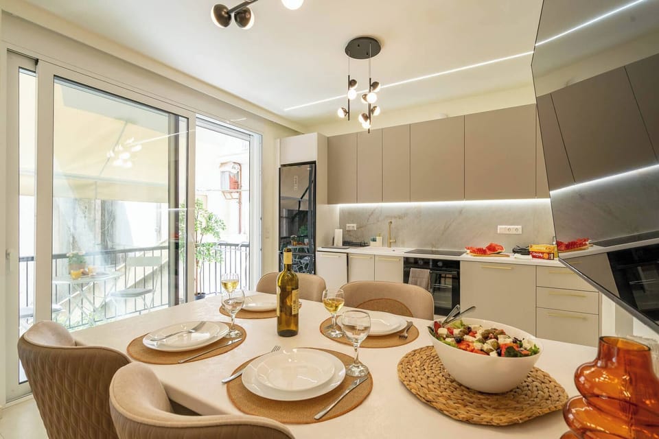 Apartment, 1 Bedroom, Smoking, Balcony | Dining room