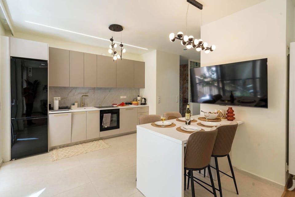 Apartment, 1 Bedroom, Smoking, Balcony | Dining room