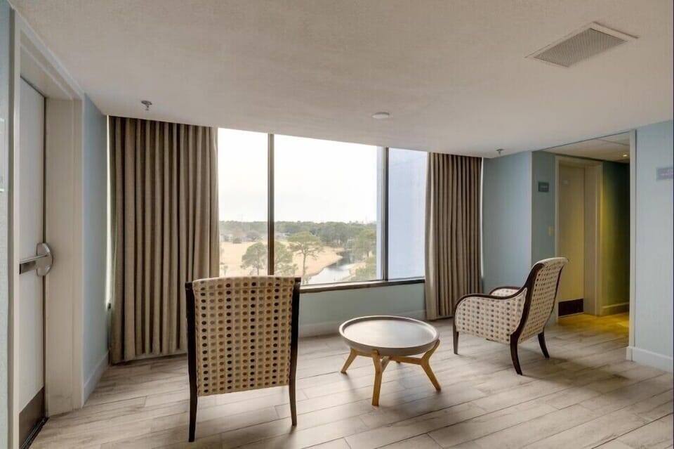 7th Floor Sitting Area