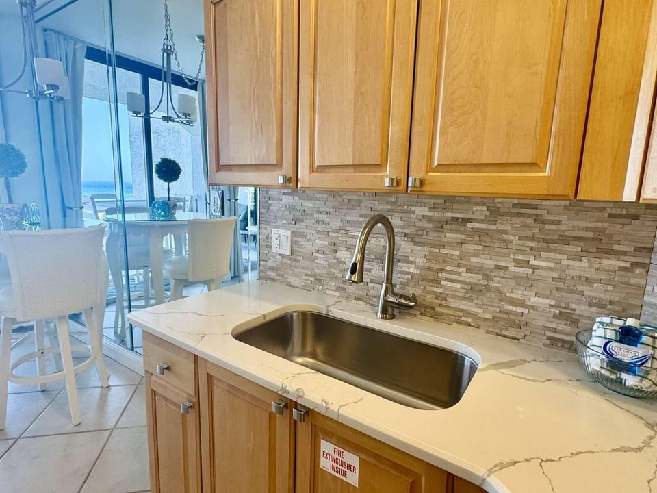 Condo, Multiple Beds (Surfside Resort #410) | Private kitchen