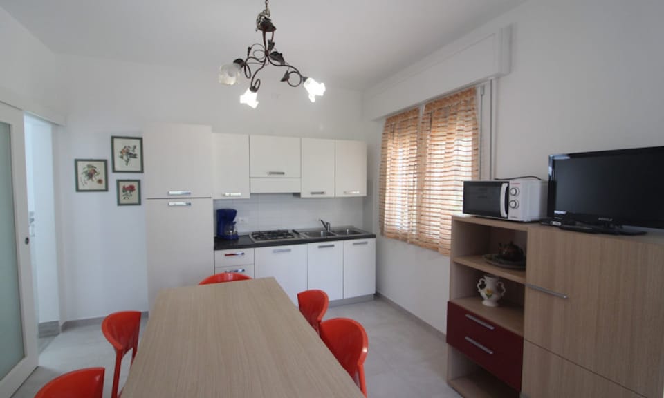 Villa, 3 Bedrooms, Terrace, Garden View | Dining room