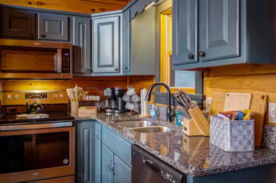 A fully stocked kitchen for all of your cooking needs!
