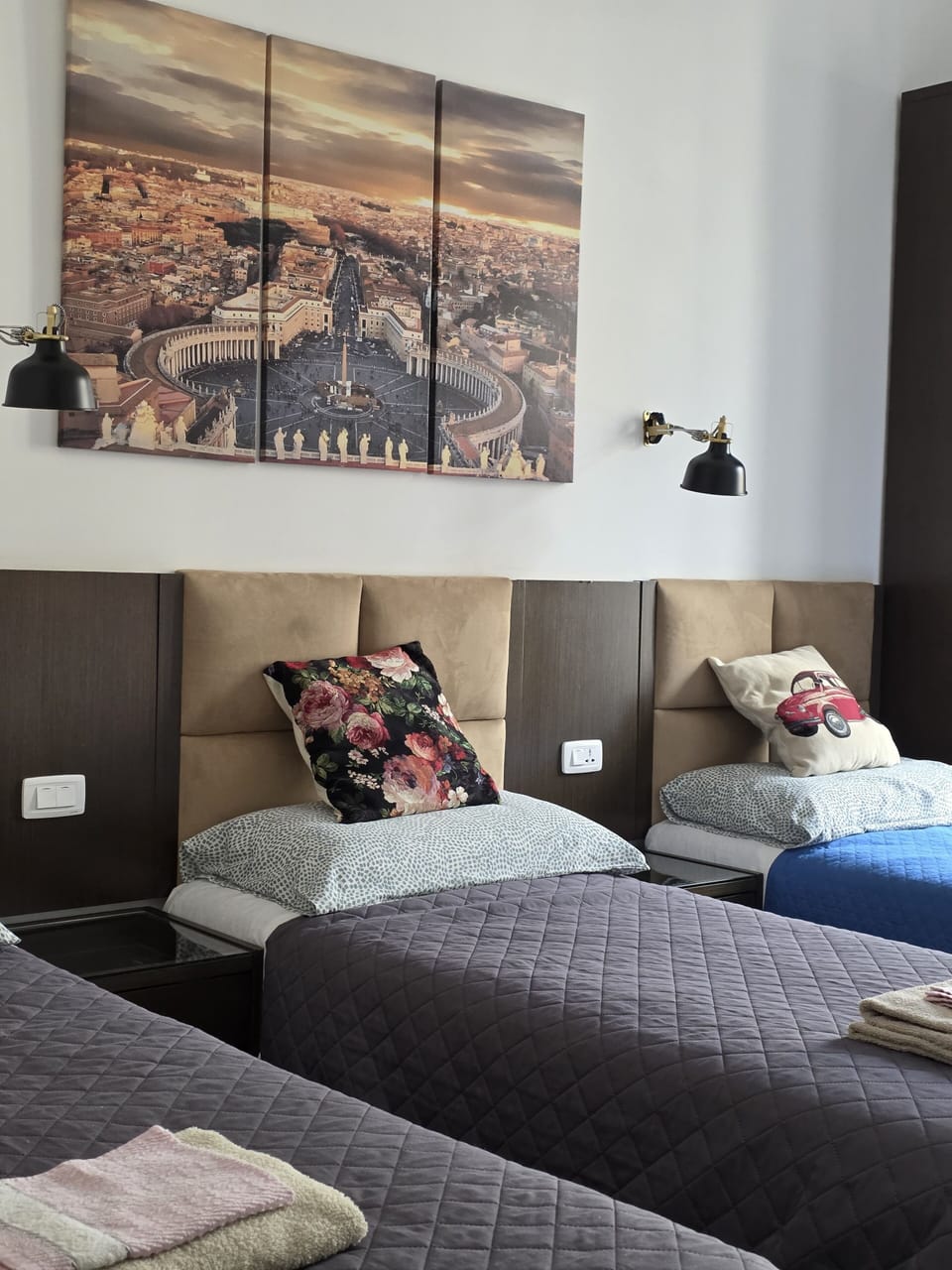 Triple Room, City View | Desk, laptop workspace, free WiFi