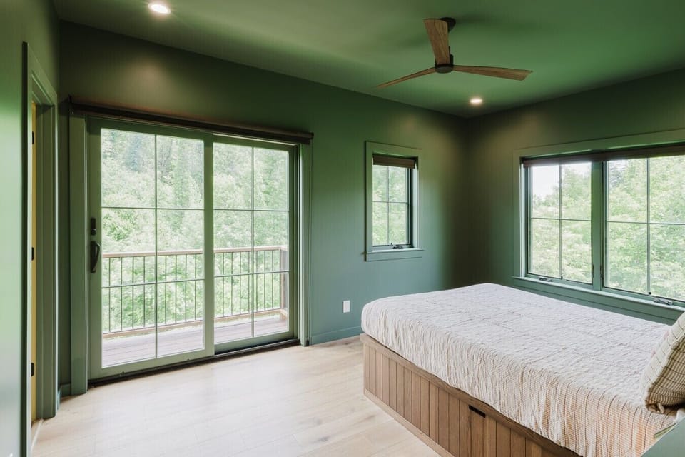 Ensuite Queen Bedroom 4