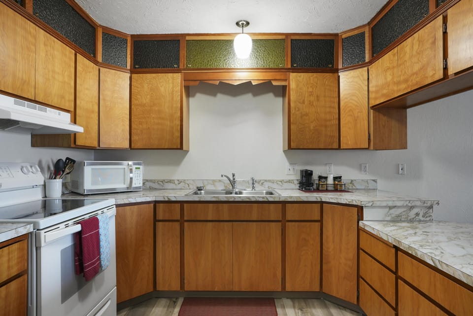 2 Queen Beds Kitchen Suite Non-Smoking image 7
