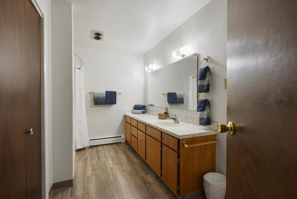 2 Queen Beds Kitchen Suite Non-Smoking image 2