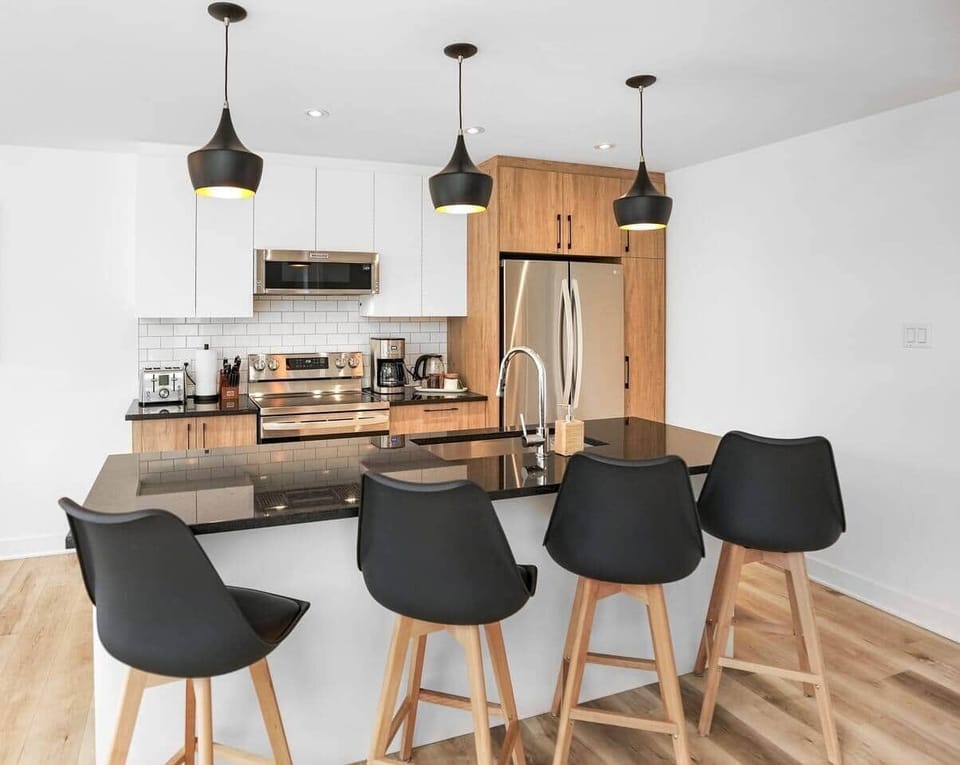 Open kitchen with island seating-perfect for groups.