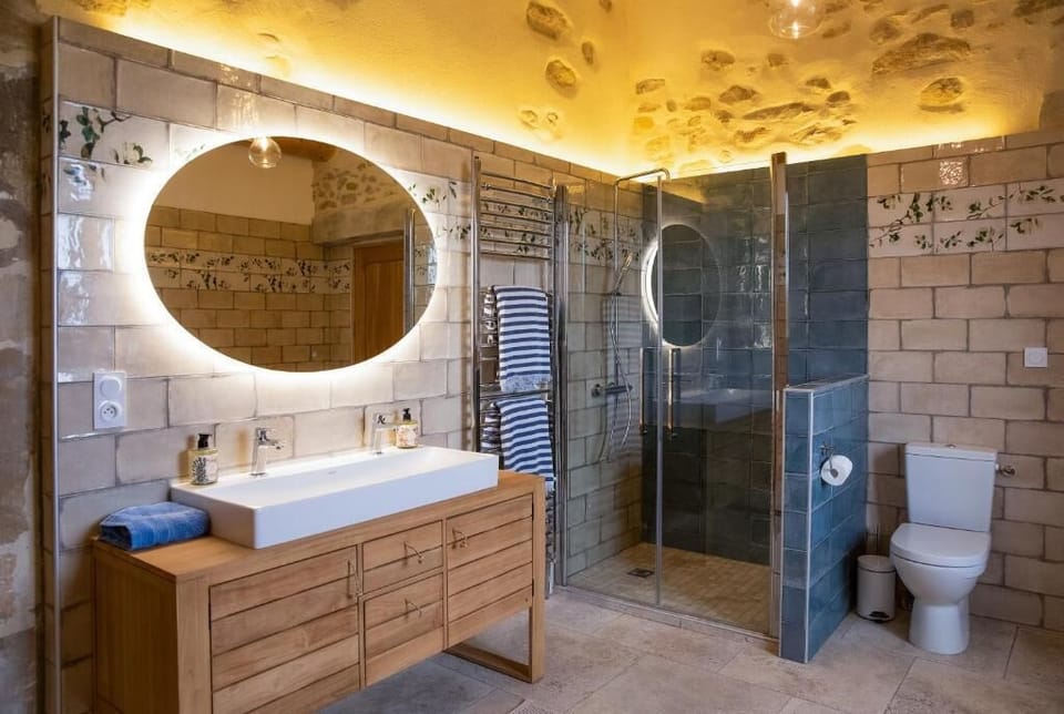 Deluxe Suite, Patio, Mountain View | Bathroom