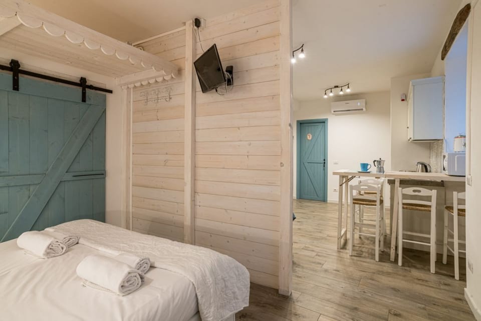 Cozy 35 sqm apartment, perfect for four people, located on the ground floor of a building (access via one step).The property is located in Visgnola, a quiet village near Bellagio, one of Lake Como's most popular destinations. It's well-served and easily  Apartment in Bellagio